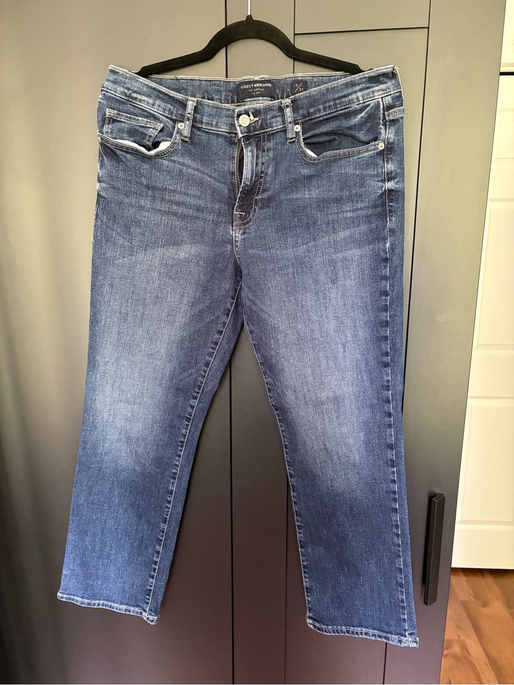 Lucky Brand Straight Leg Jeans in Mid Wash Blue